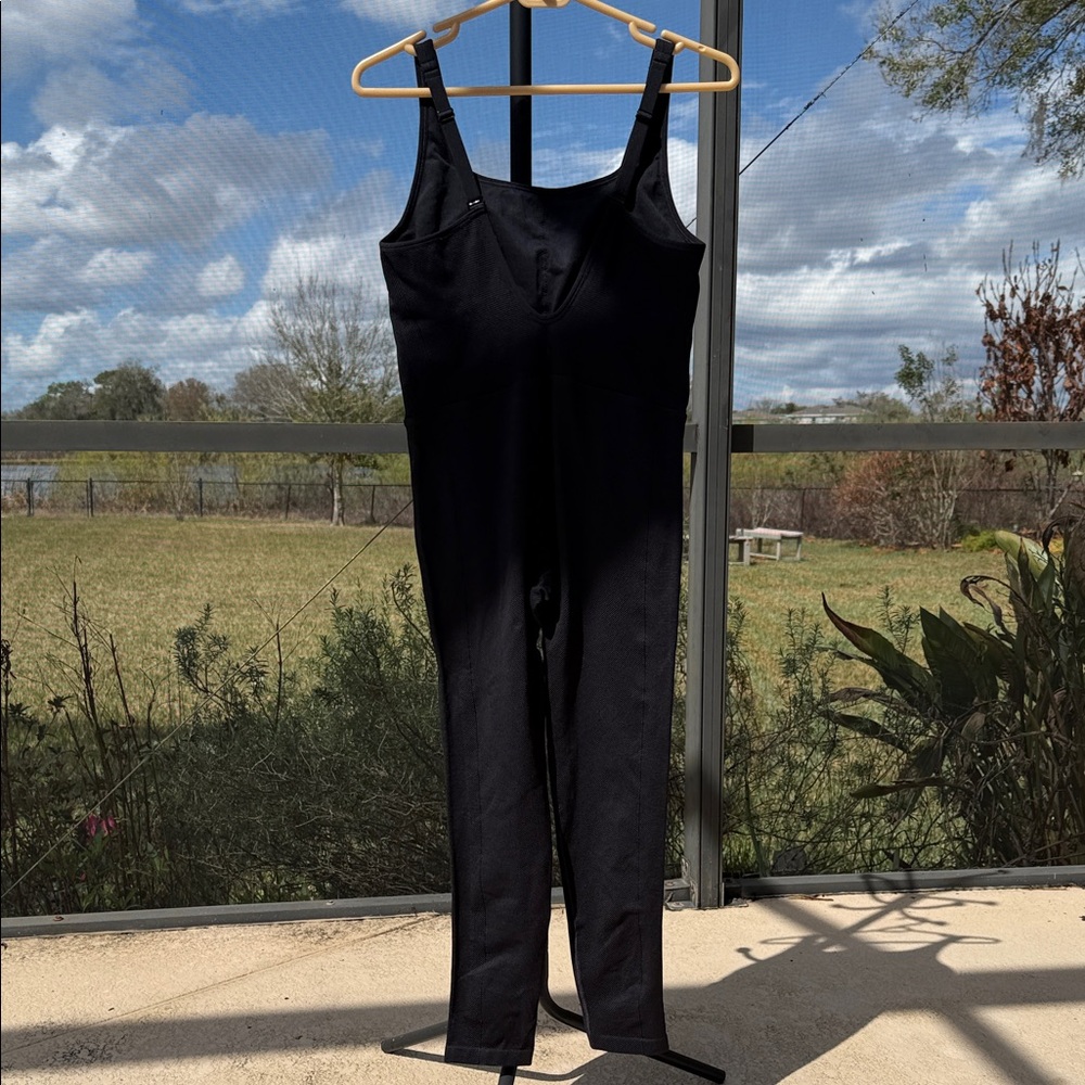 All in Motion textured form fitted Black Women's athletic Jumpsuit - Picture 4 of 7